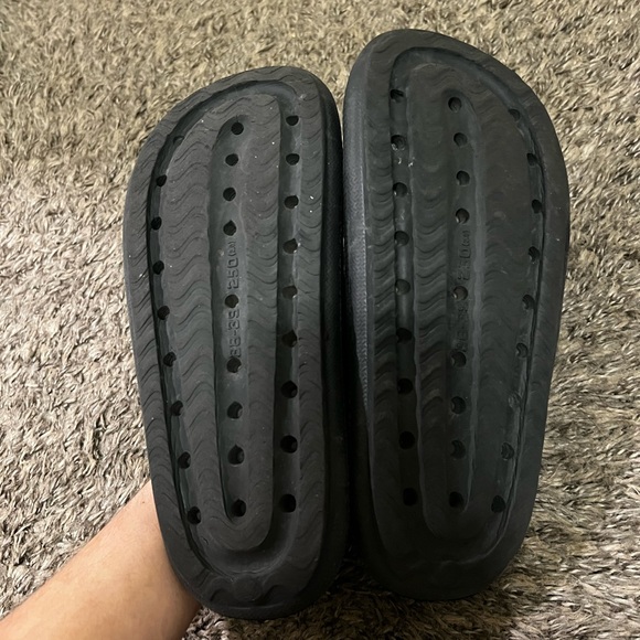 Pillow Slides - Picture 2 of 5